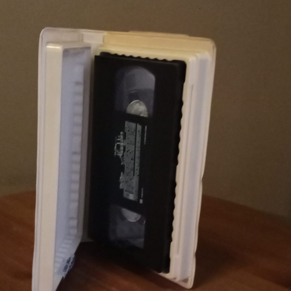 Aladdin VHS tape - Picture 3 of 4